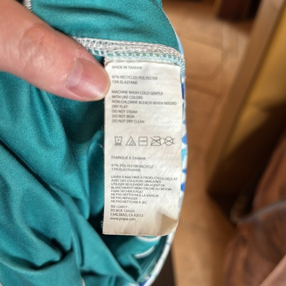 Prana Leggings Womens Blue White Transform Capri Tropical Size Small - Picture 8 of 8